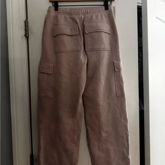 Women’s Aritzia Baby Pink Cargo Sweatpants - Picture 3 of 4